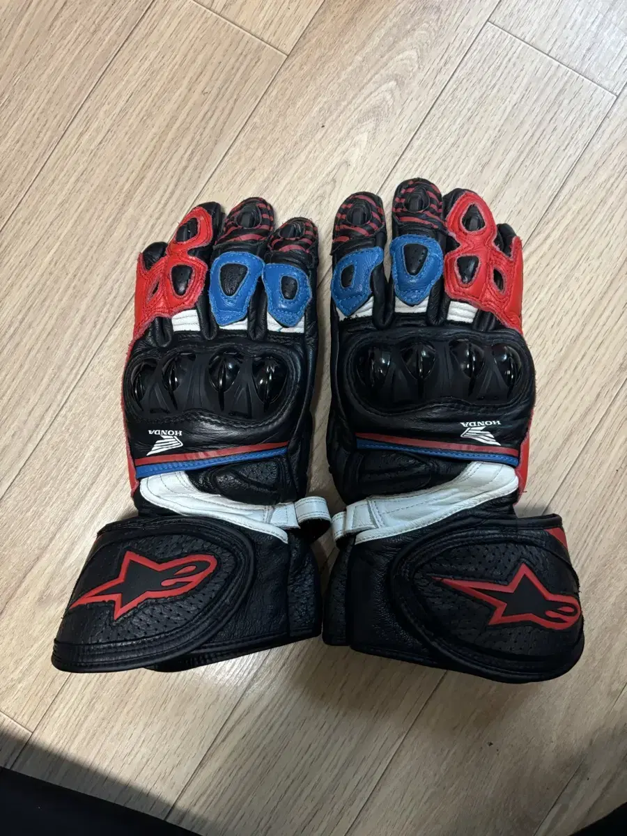 알파인스타 Honda Gp Plus R V2 Glove S사이즈 팝니다